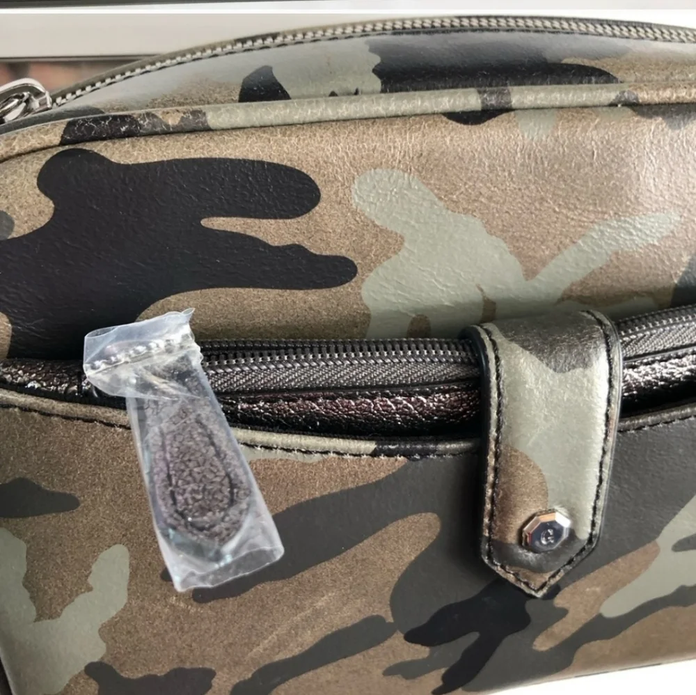 G.I.L.I Leather Camo Crossbody w/ Slim Metallic Wallet - Picture 9 of 12